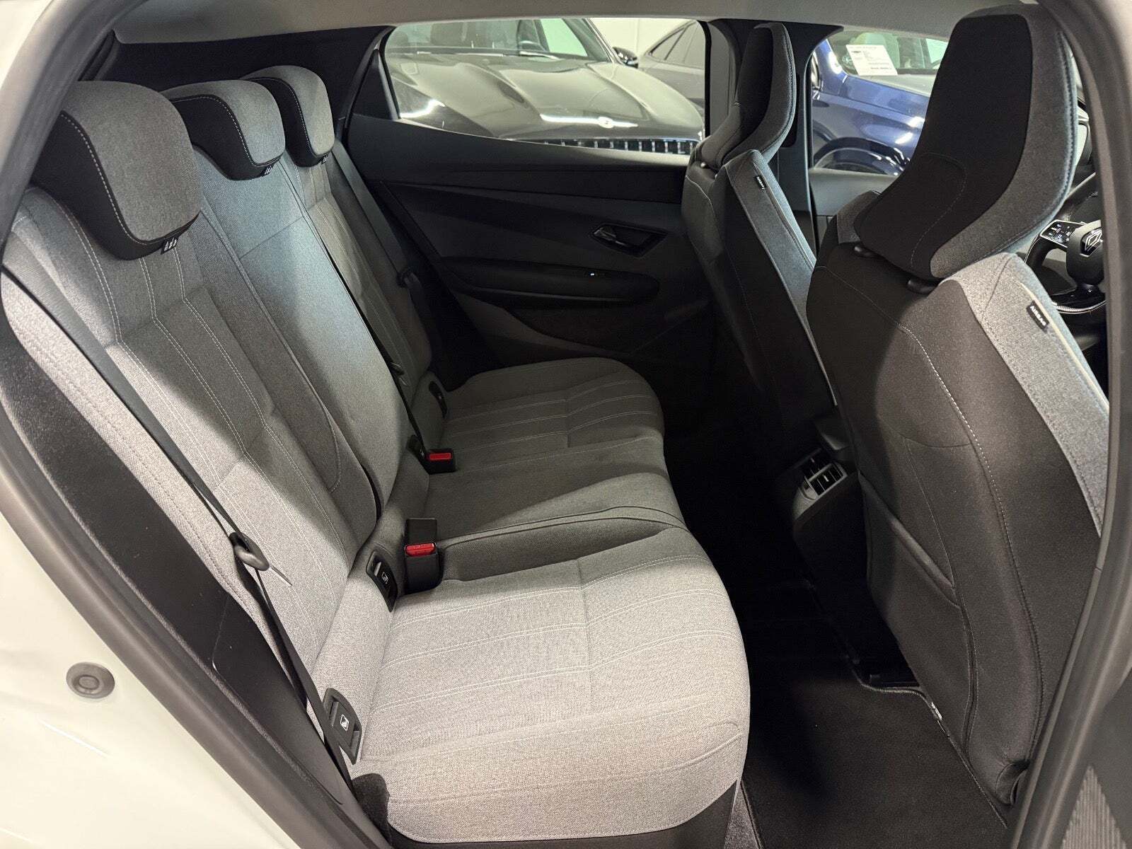 Hvid Renault Megane E-Tech fra 2024