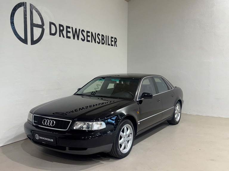 Audi A8 3,7 quattro aut.