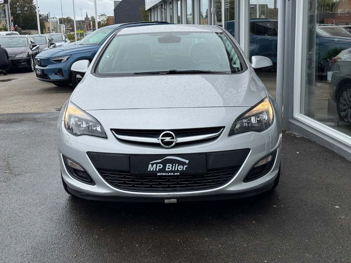 Sølv Opel Astra fra 2013