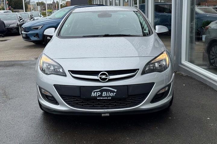 Sølv Opel Astra fra 2013