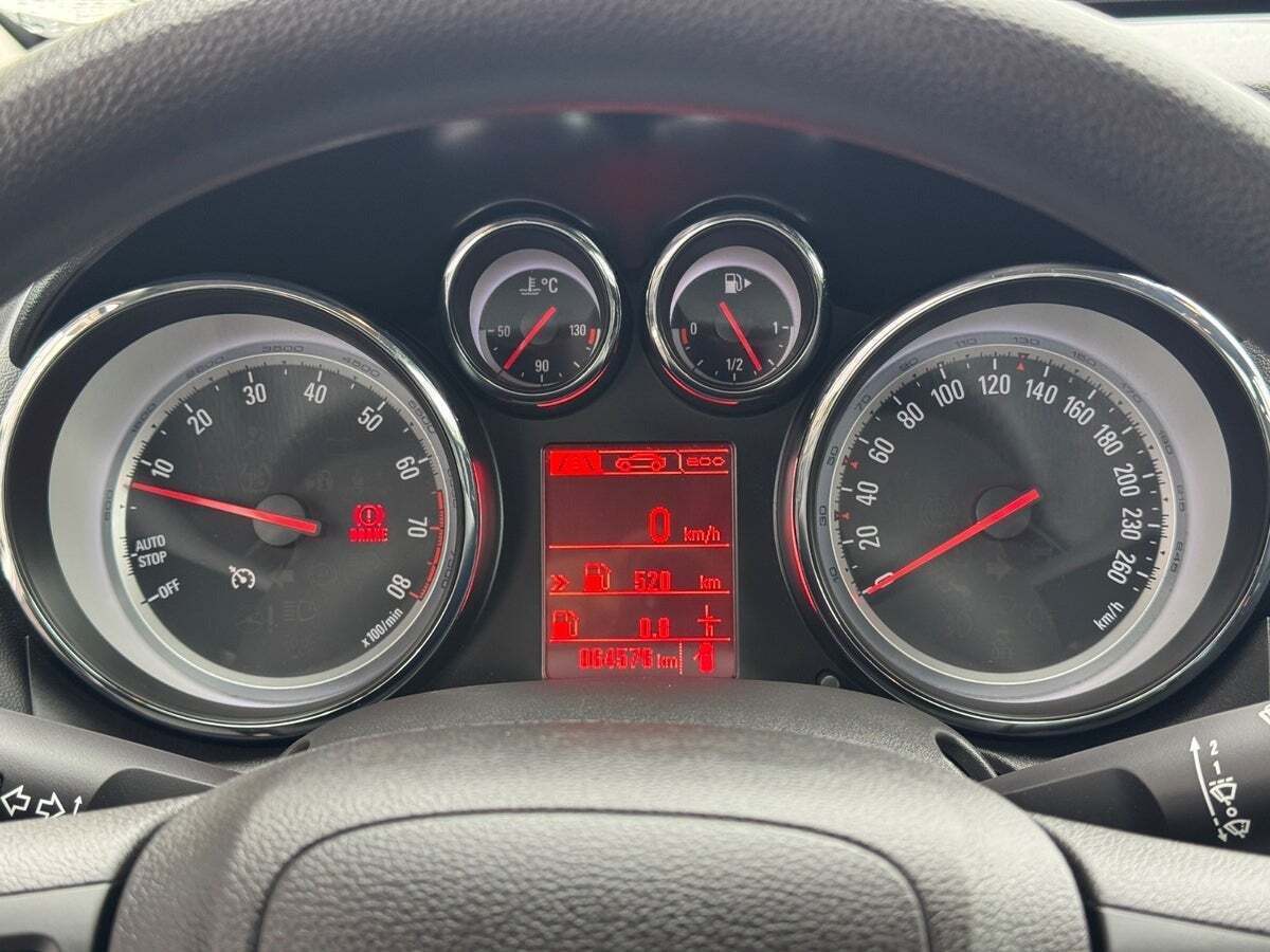 Sølv Opel Astra fra 2013