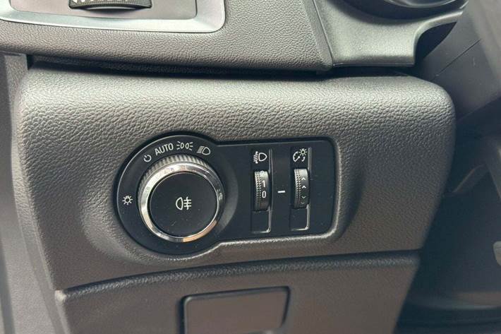 Sølv Opel Astra fra 2013