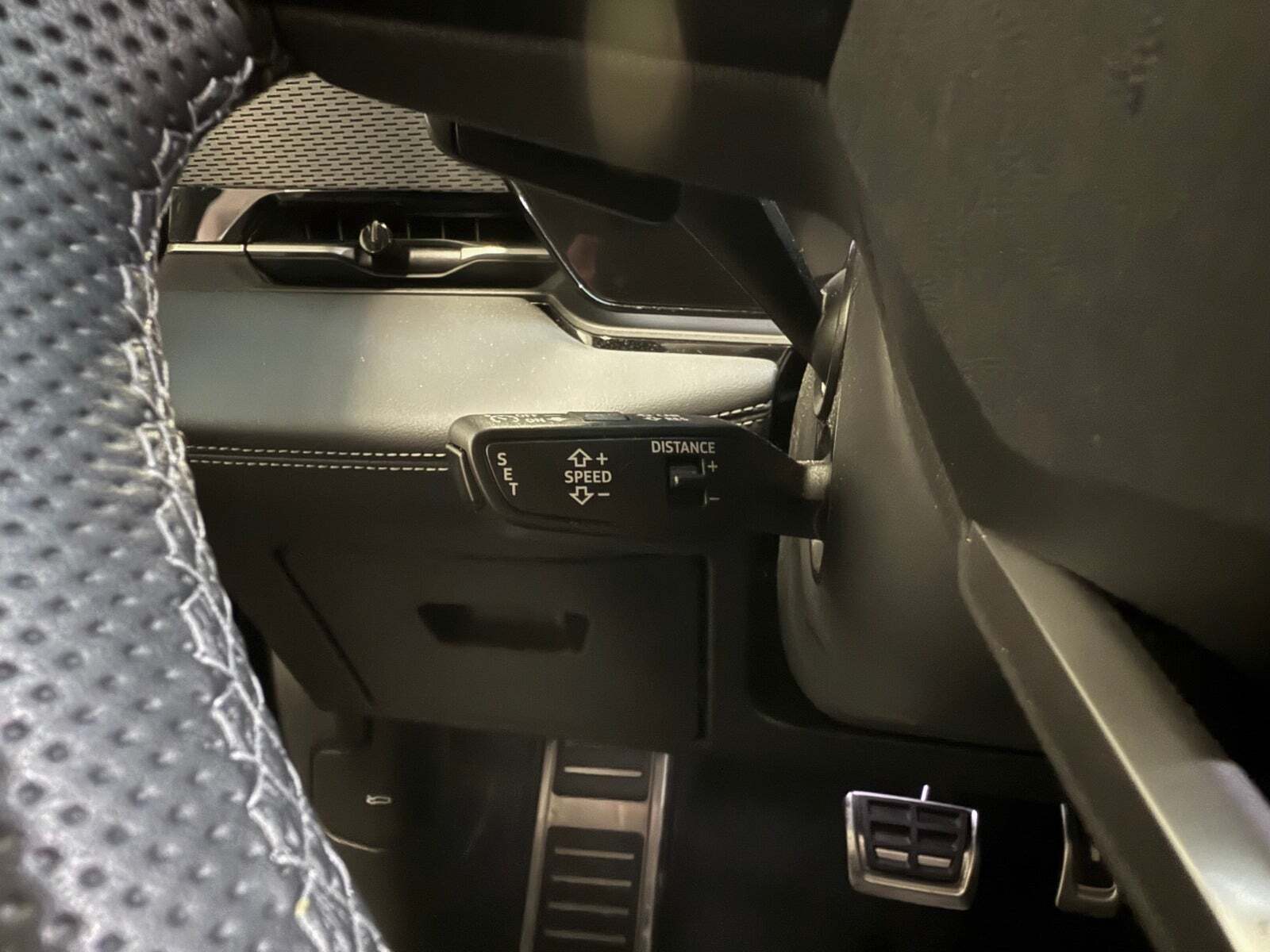 Grå Audi A6 e-tron fra 2025