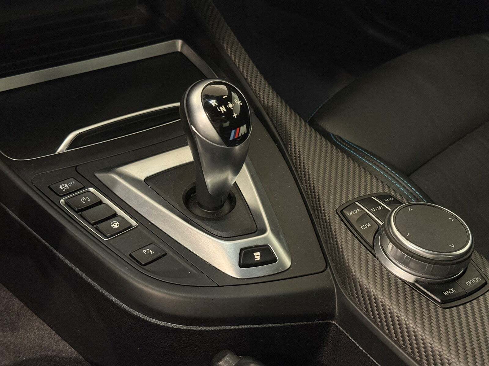 Sølv BMW M2 fra 2019