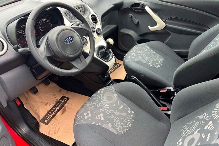 Rød Ford Ka fra 2013