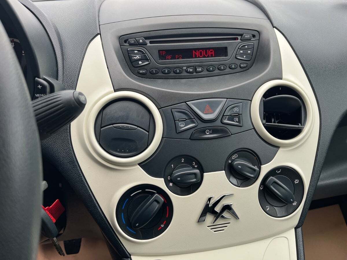 Rød Ford Ka fra 2013