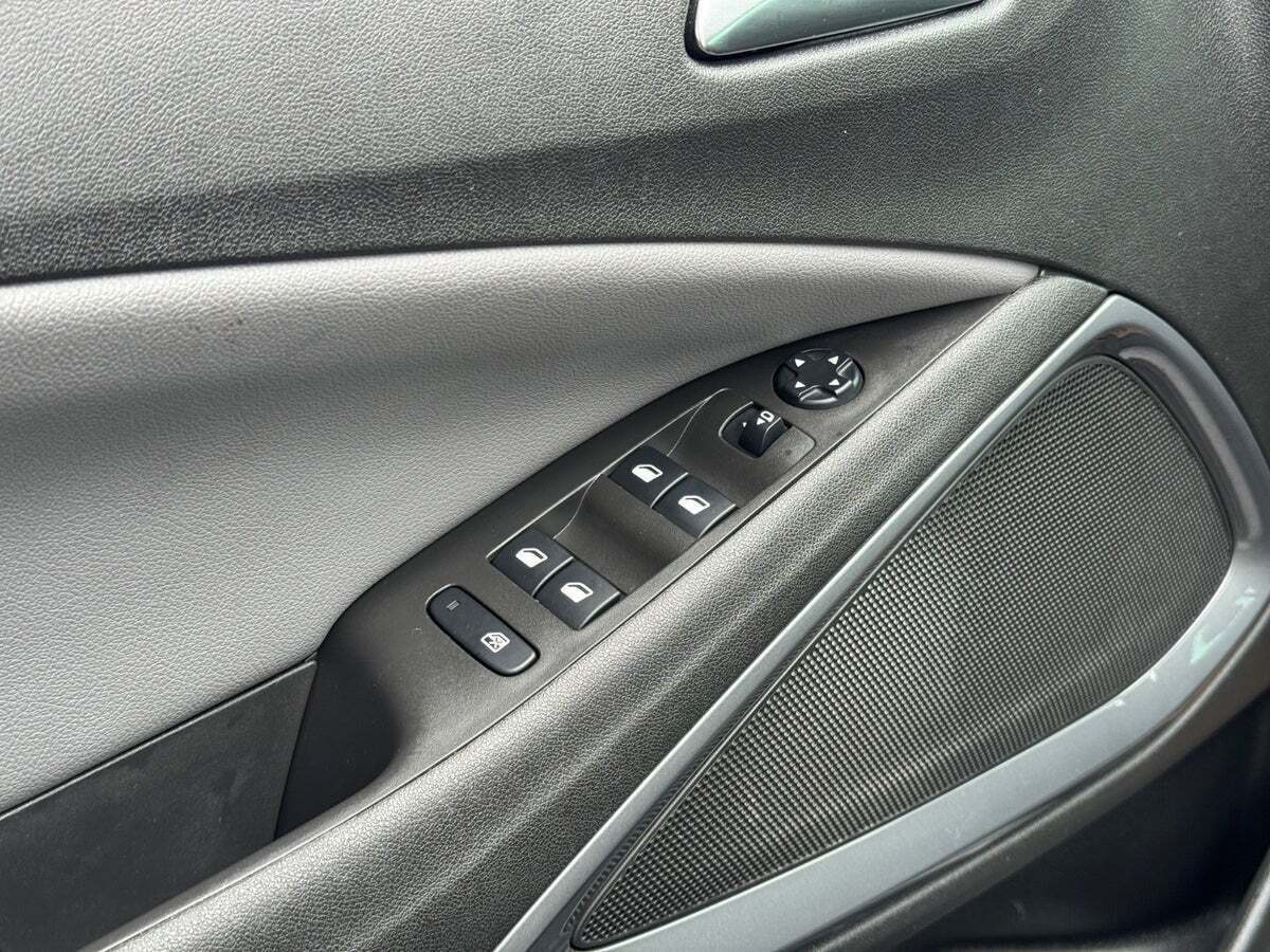 Grå Opel Crossland X fra 2020