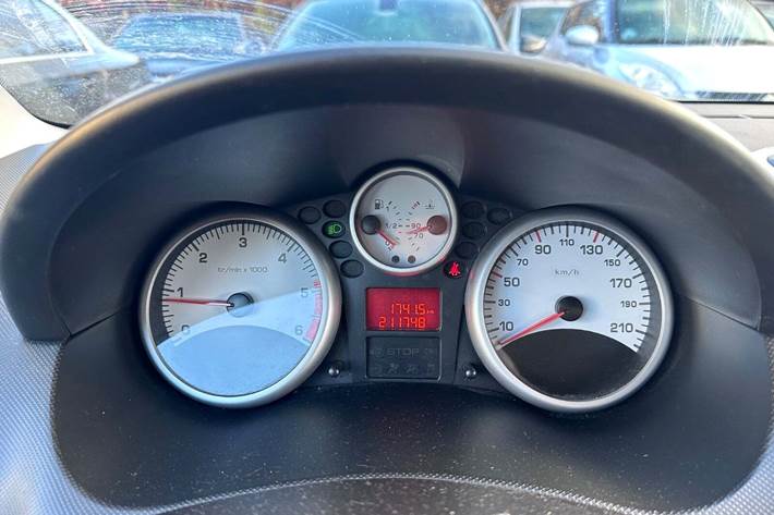 undefined Peugeot 206+ fra 2012 set indefra