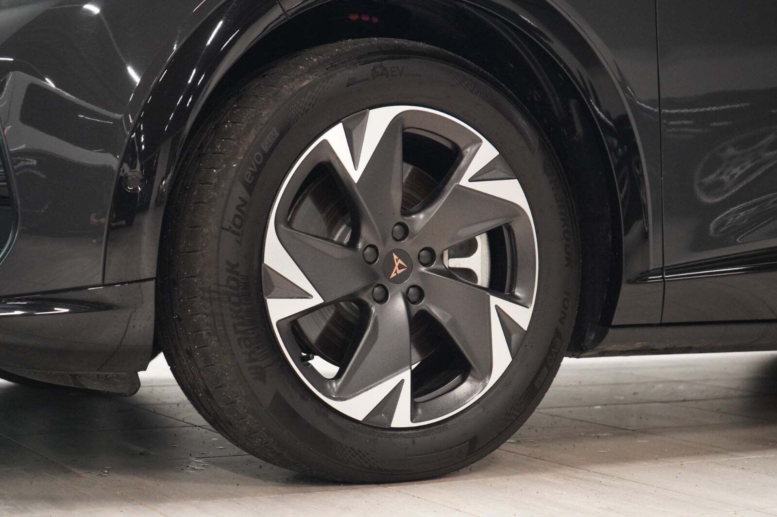 Grå Cupra Tavascan fra 2024