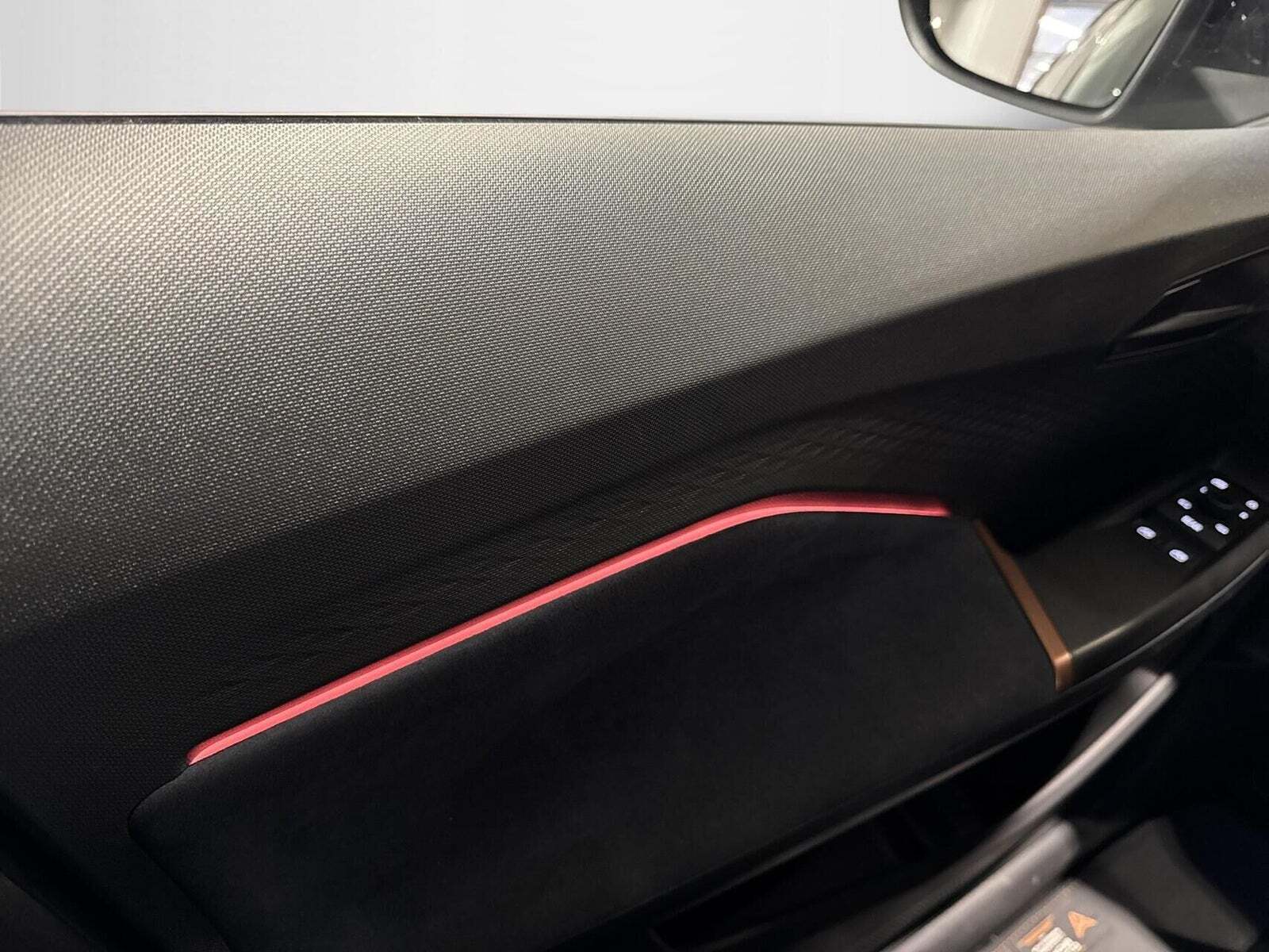 Blå Cupra Born fra 2025