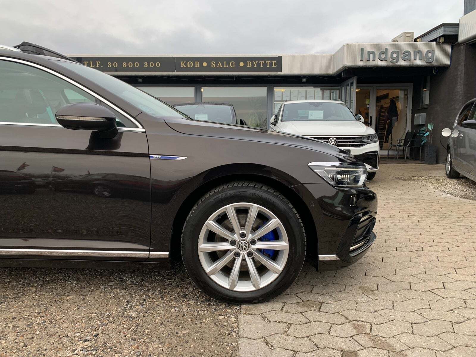 Brun VW Passat fra 2020