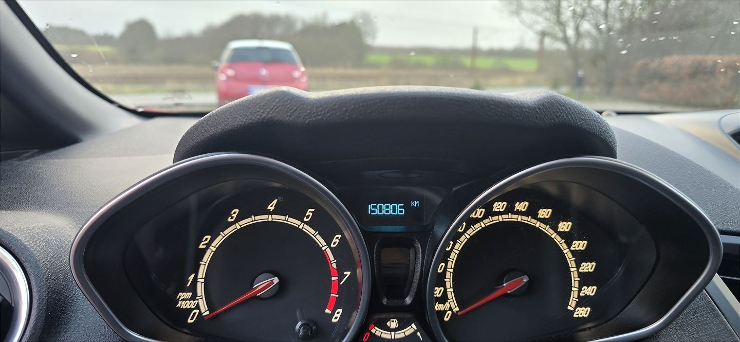 Rød Ford Fiesta fra 2013