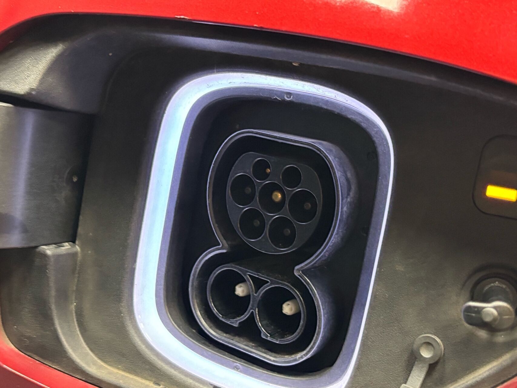 Rød Hyundai Kona fra 2021