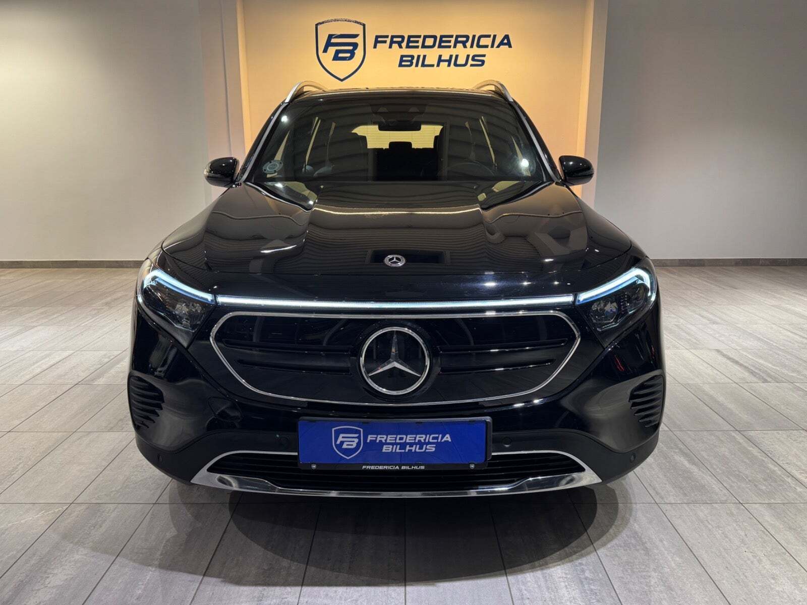Mercedes EQB250+