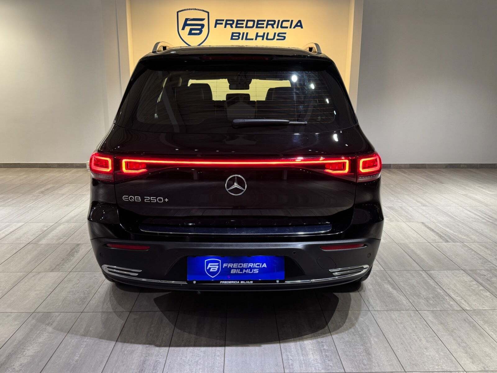 Mercedes EQB250+