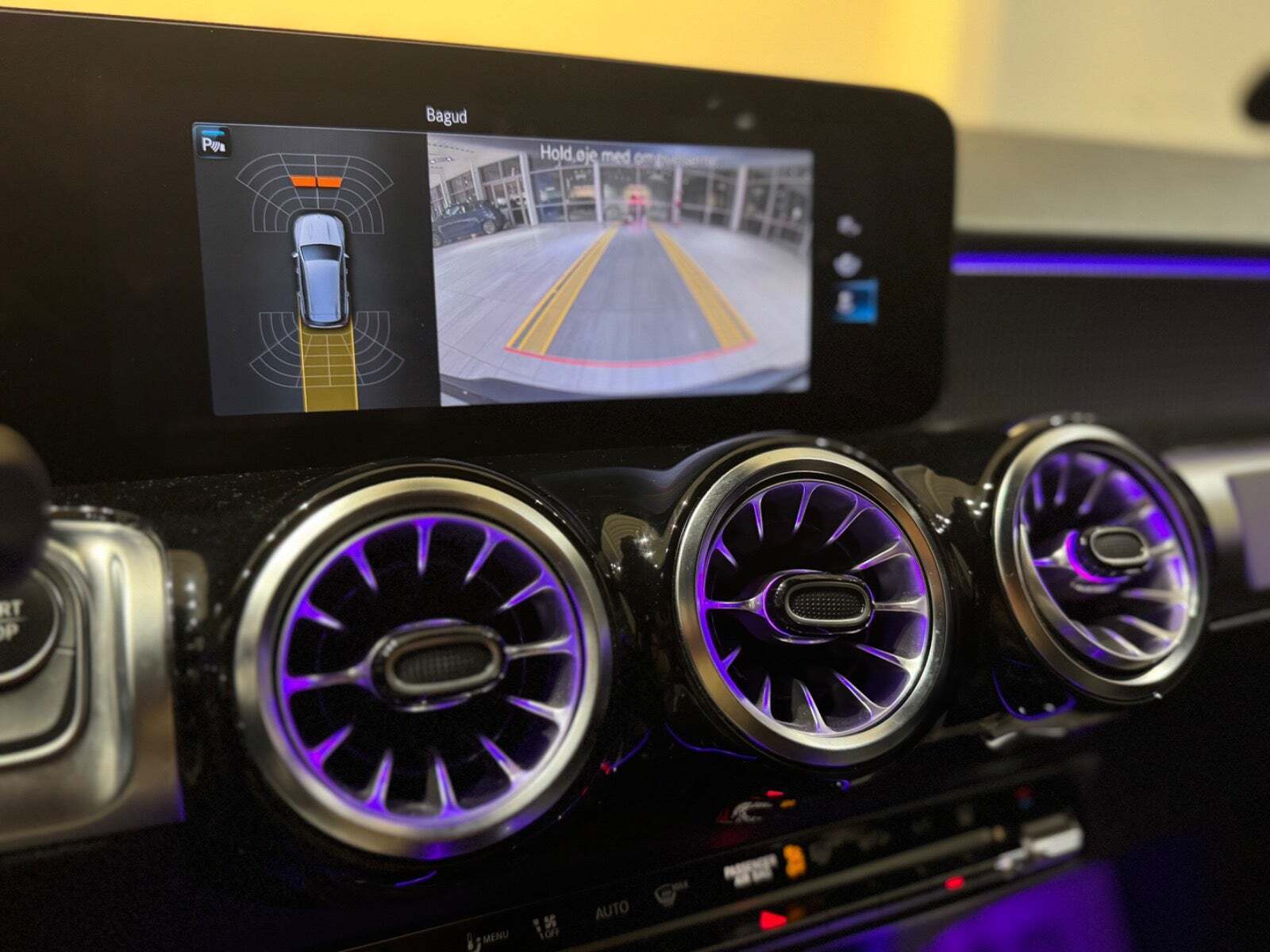 Sort Mercedes EQB250+ fra 2023