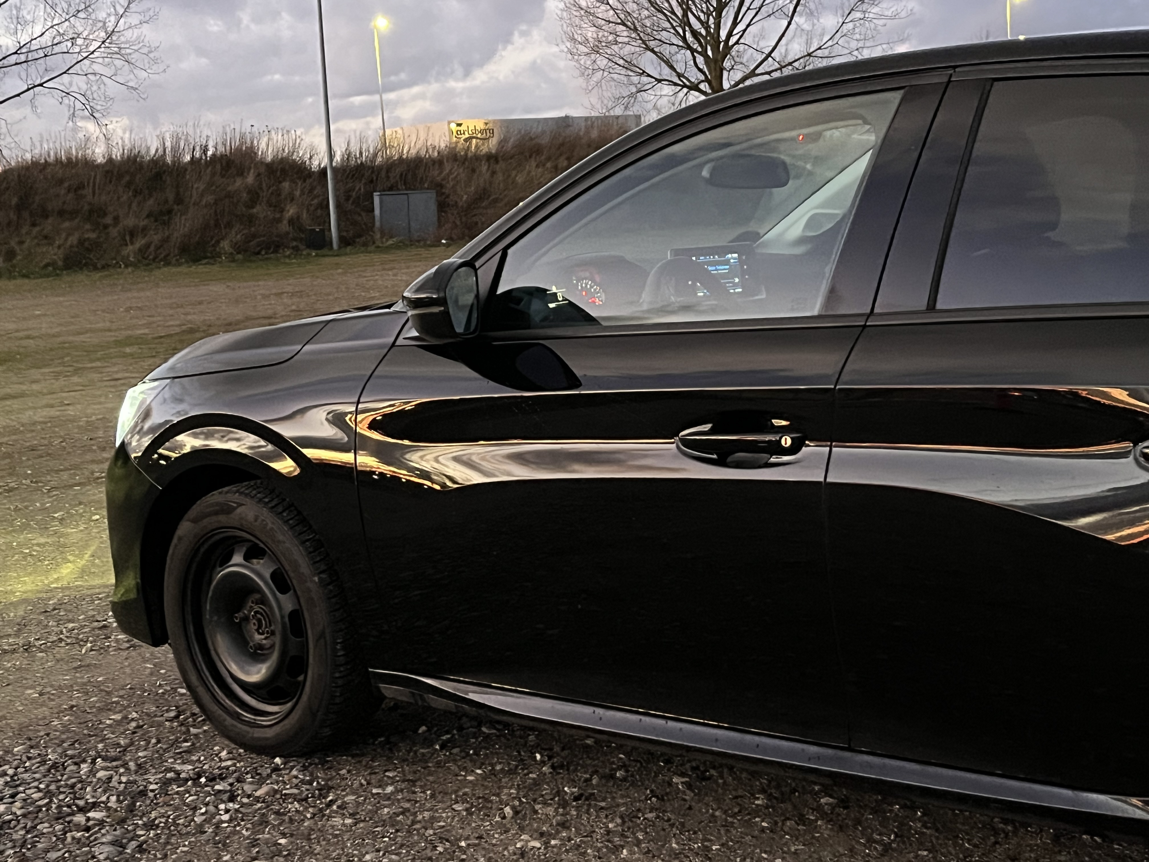 Sort Peugeot 208 fra 2021