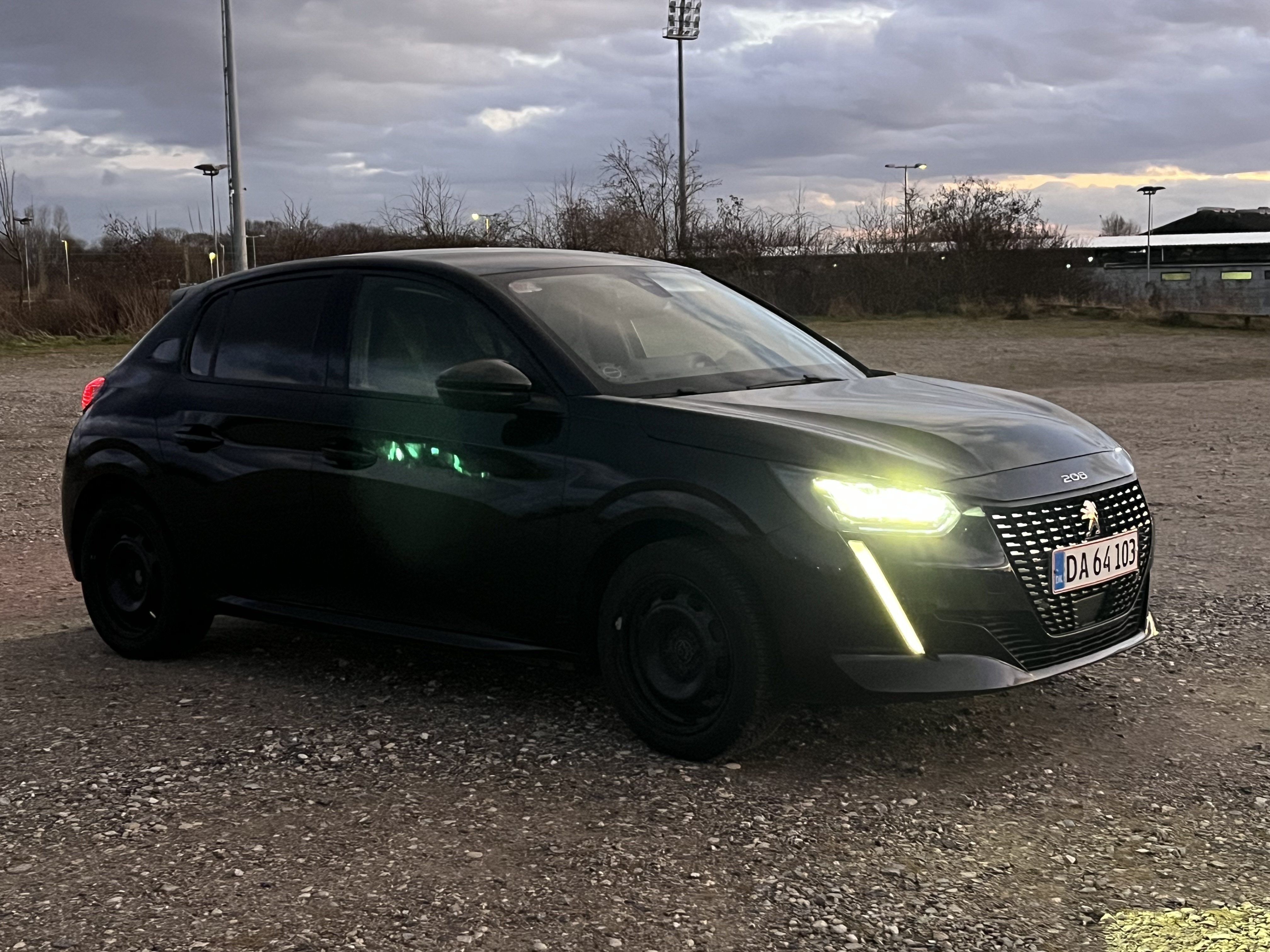 Sort Peugeot 208 fra 2021