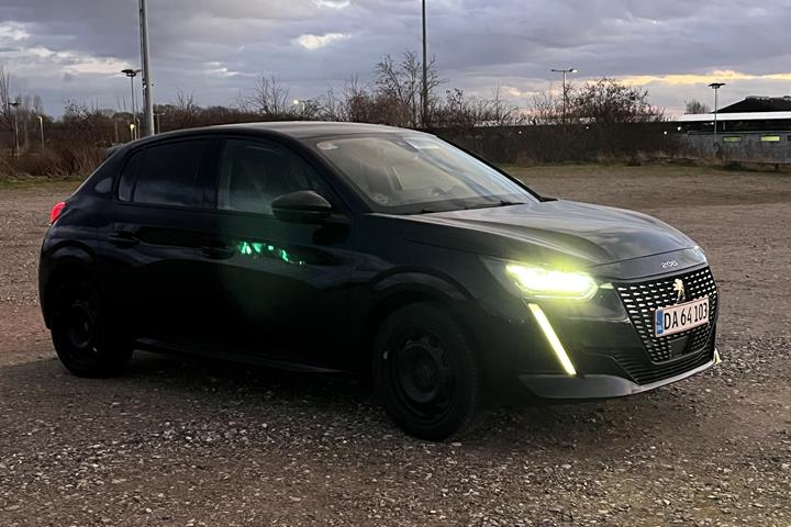 Sort Peugeot 208 fra 2021