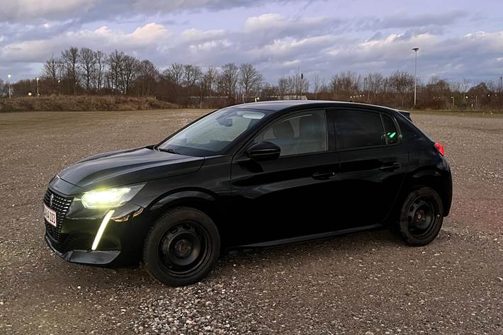 Sort Peugeot 208 fra 2021