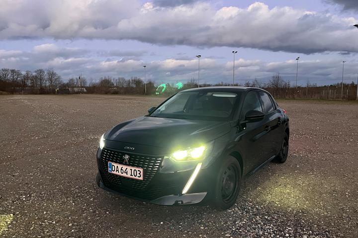Sort Peugeot 208 fra 2021