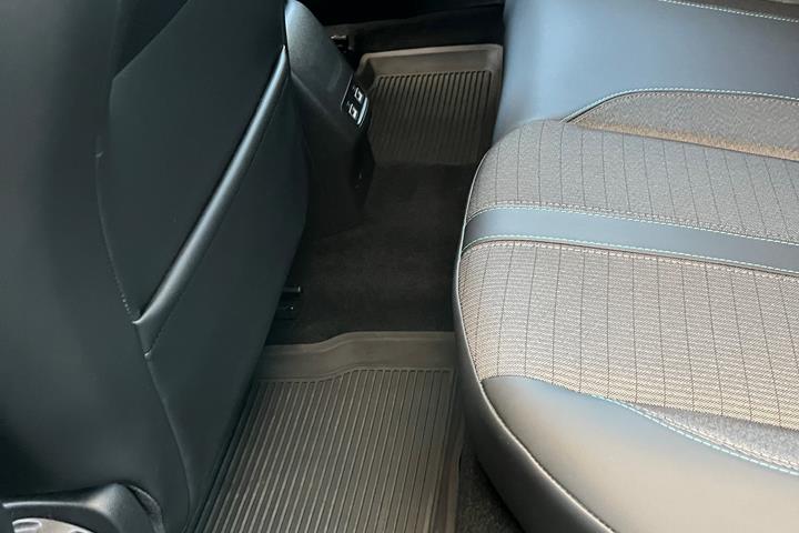 Sort Peugeot 208 fra 2021