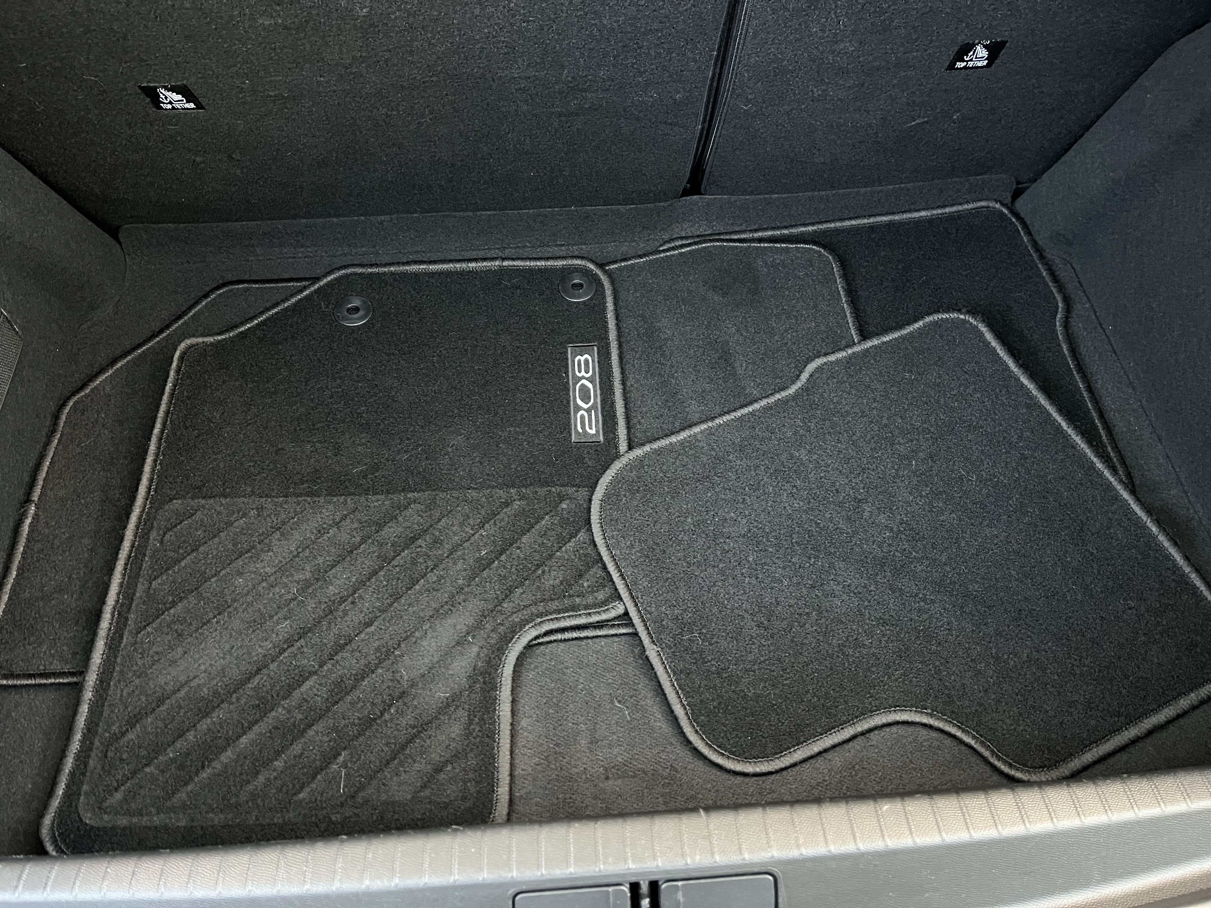 Sort Peugeot 208 fra 2021