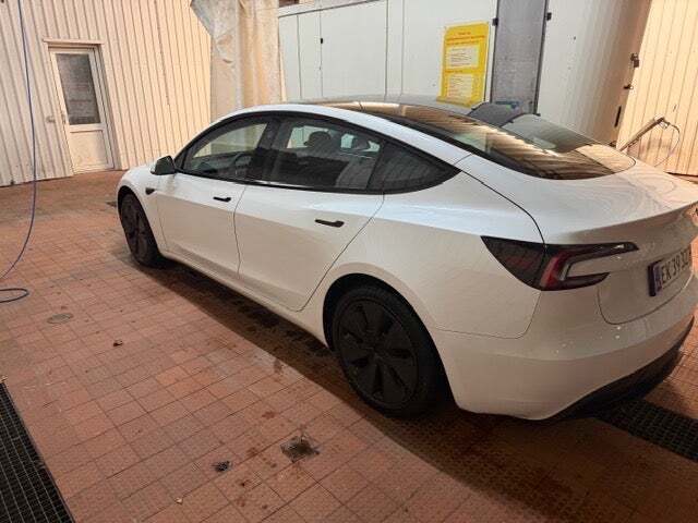 Tesla Model 3 RWD