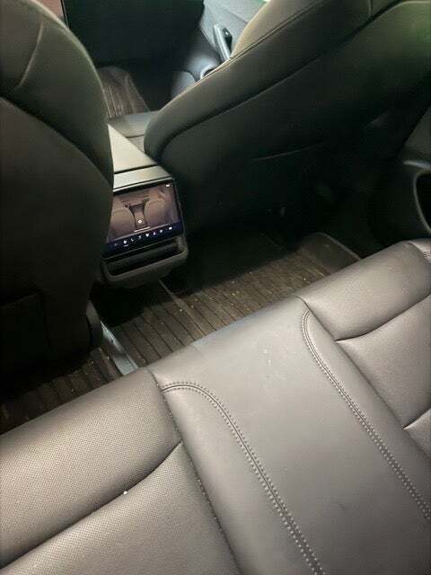 Hvid Tesla Model 3 fra 2024