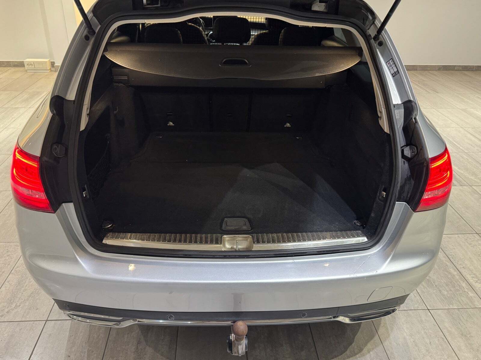 Sølv Mercedes C220 d fra 2017