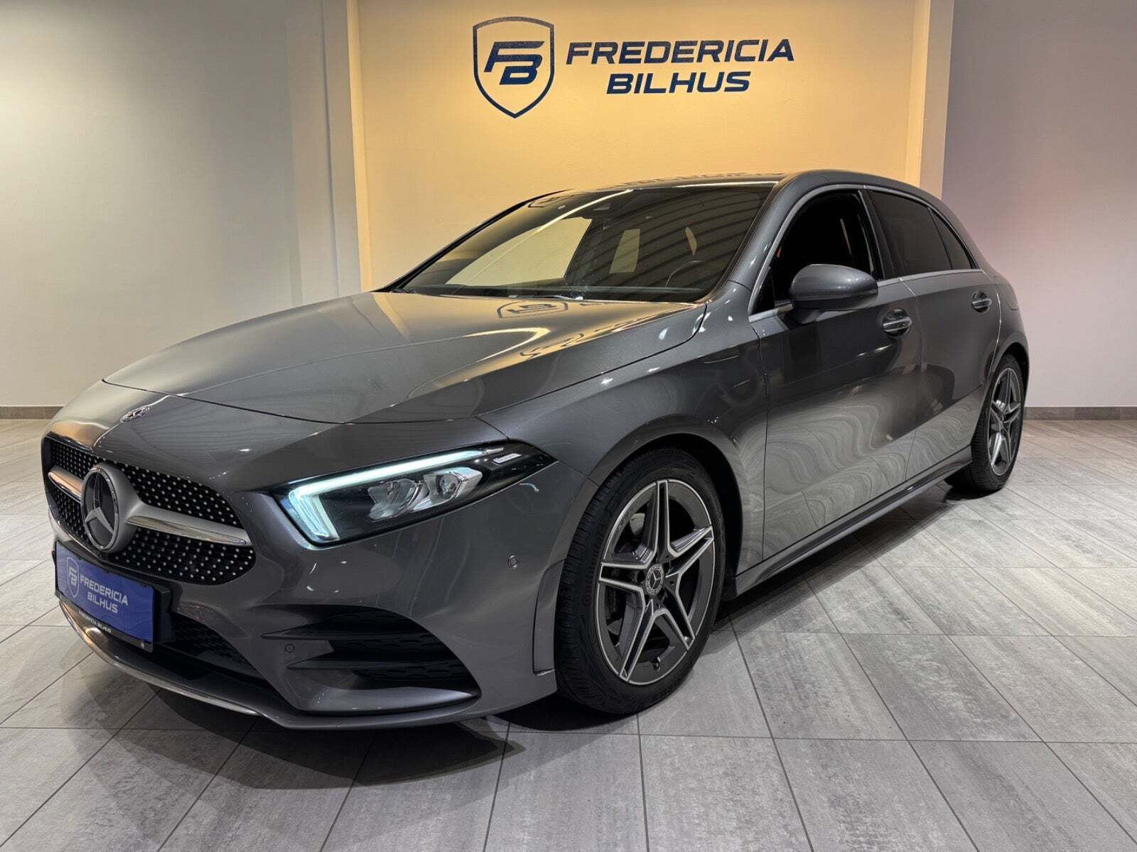 Grå Mercedes A200 d fra 2020