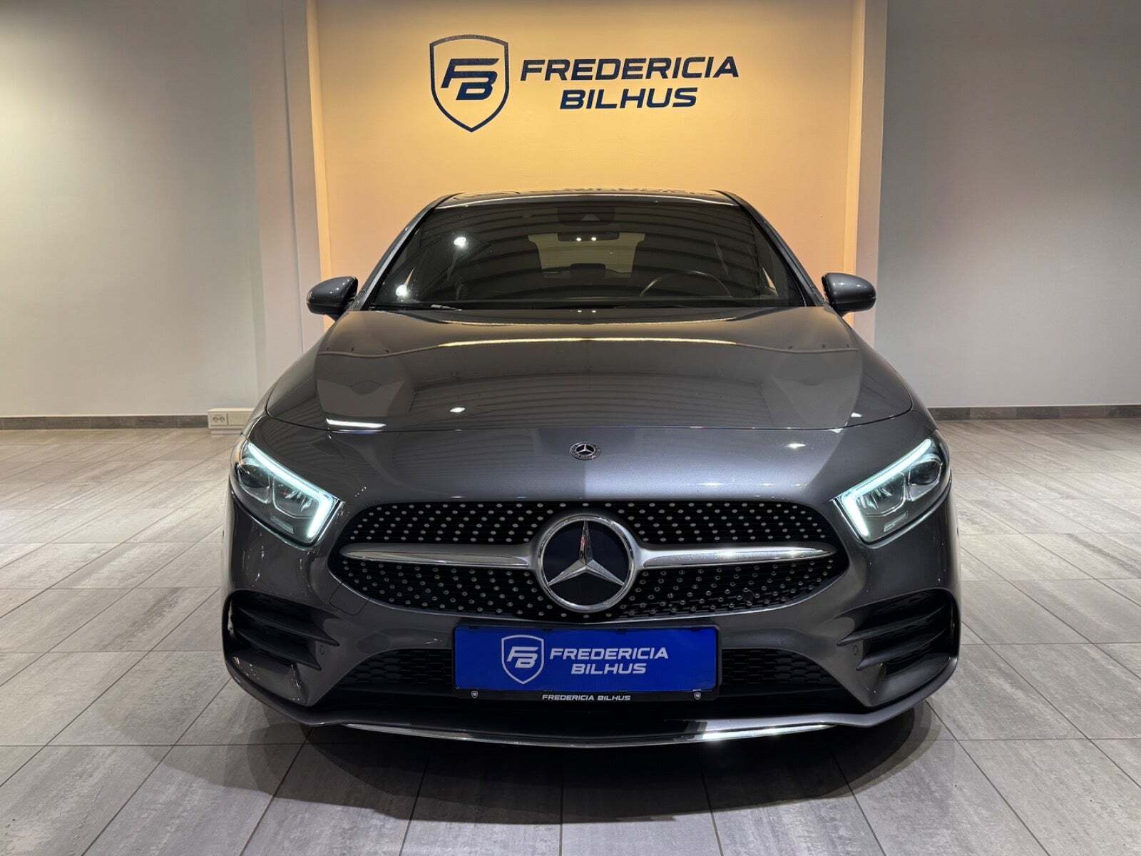 Grå Mercedes A200 d fra 2020