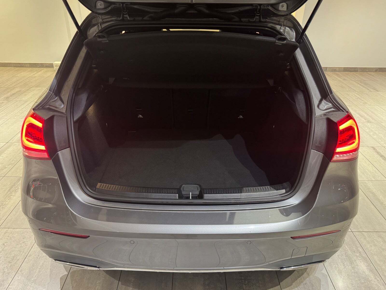 Grå Mercedes A200 d fra 2020