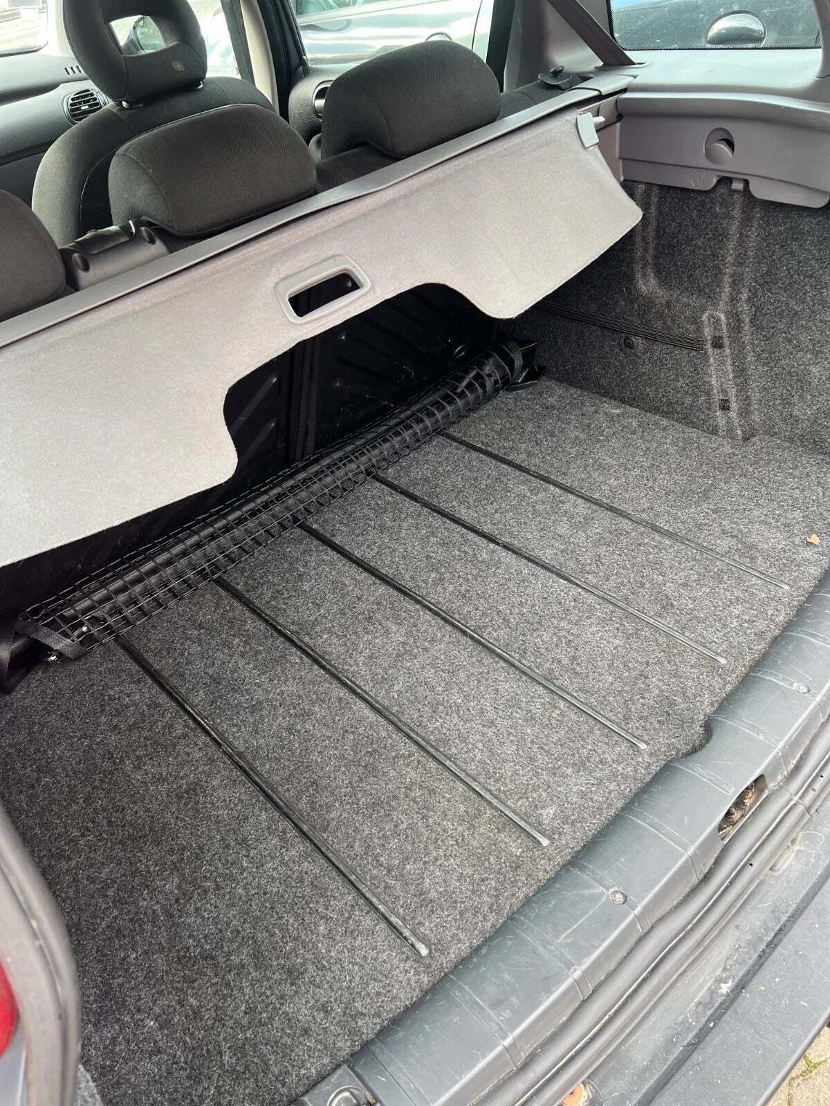 Blå Peugeot 206 fra 2006