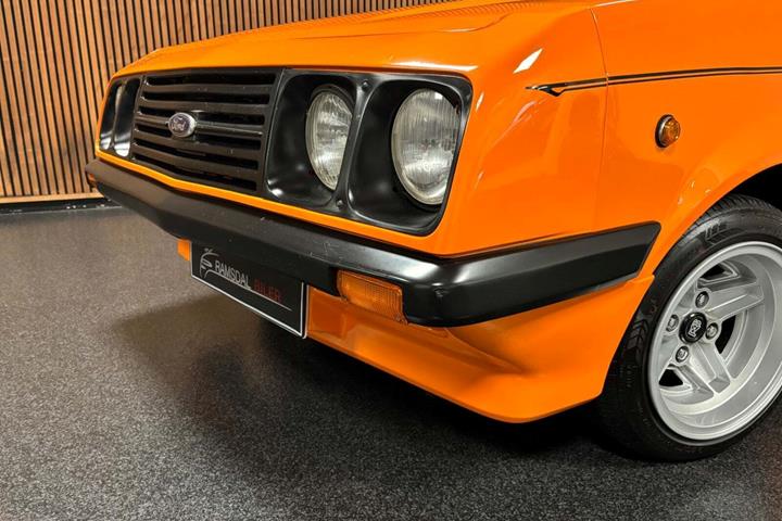 Orange Ford Escort fra 1976 set udefra