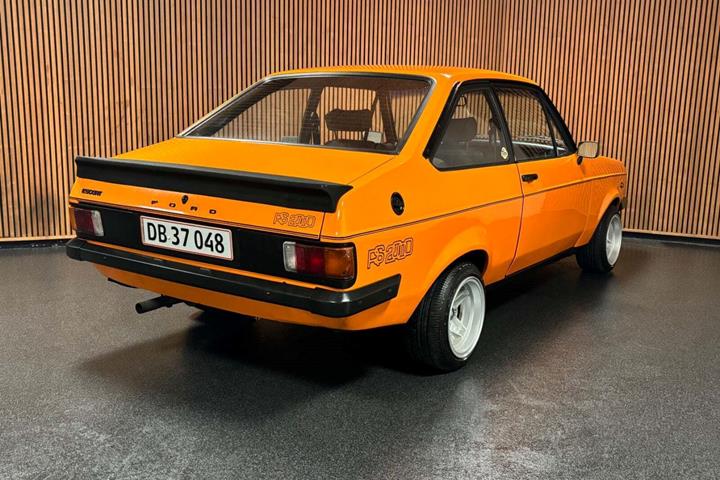 Orange Ford Escort fra 1976 set udefra