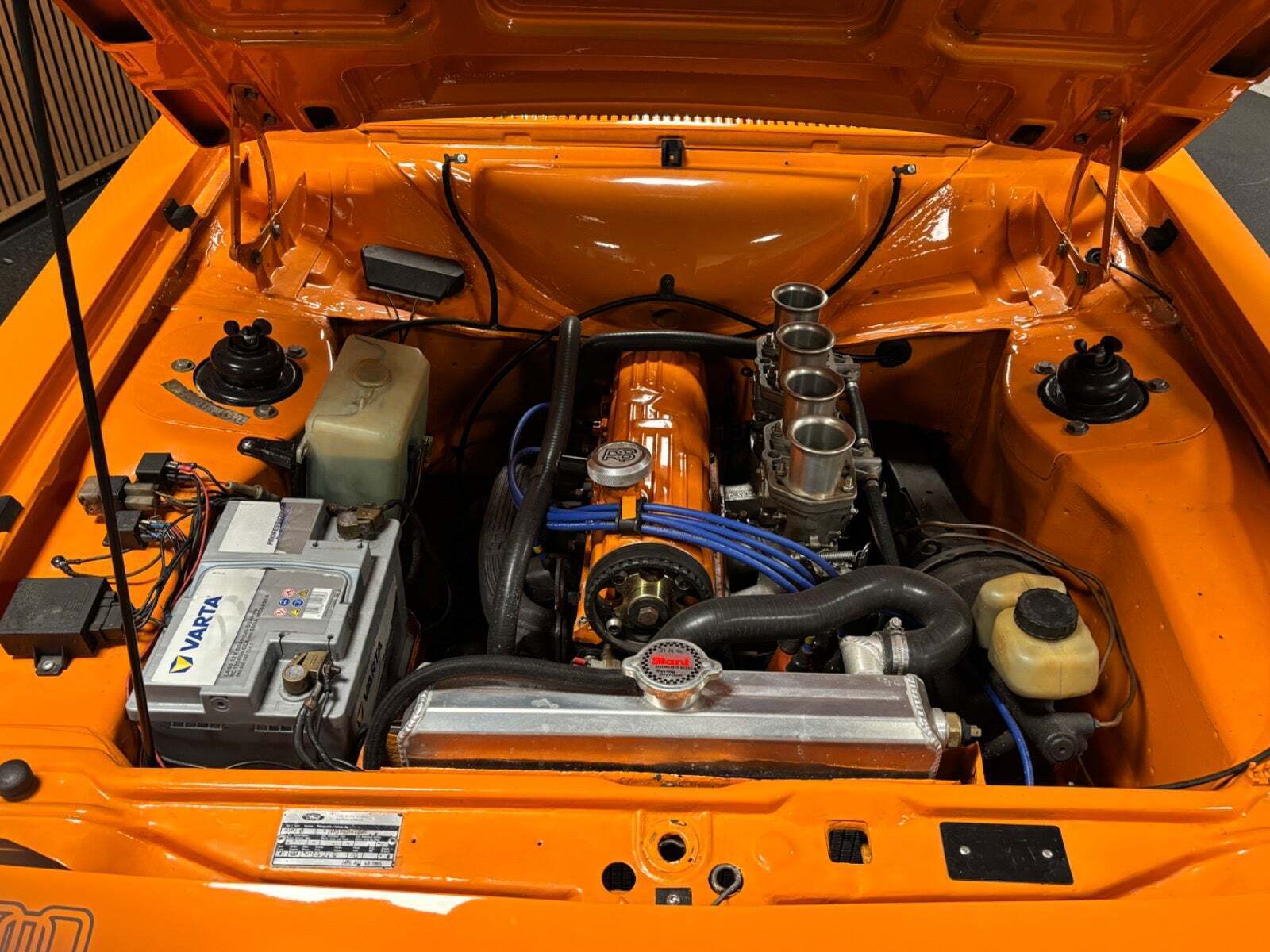Orange Ford Escort fra 1976 set udefra