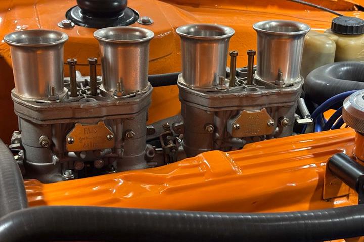 Orange Ford Escort fra 1976 set udefra