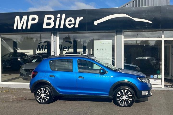 Blå Dacia Sandero Stepway fra 2015