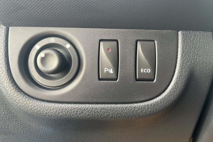Blå Dacia Sandero Stepway fra 2015 set indefra