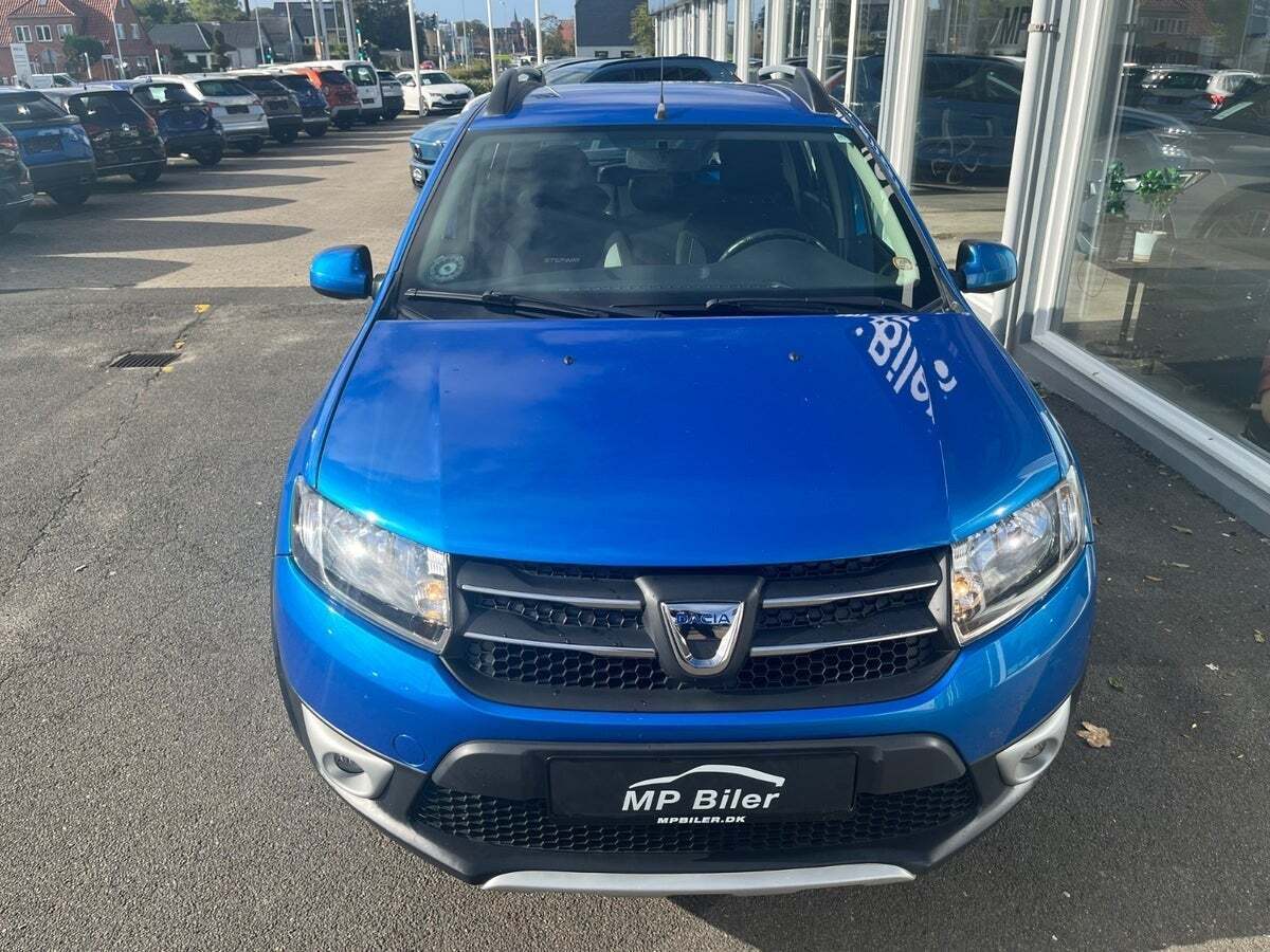 Blå Dacia Sandero Stepway fra 2015