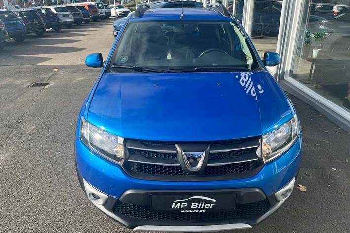 Blå Dacia Sandero Stepway fra 2015