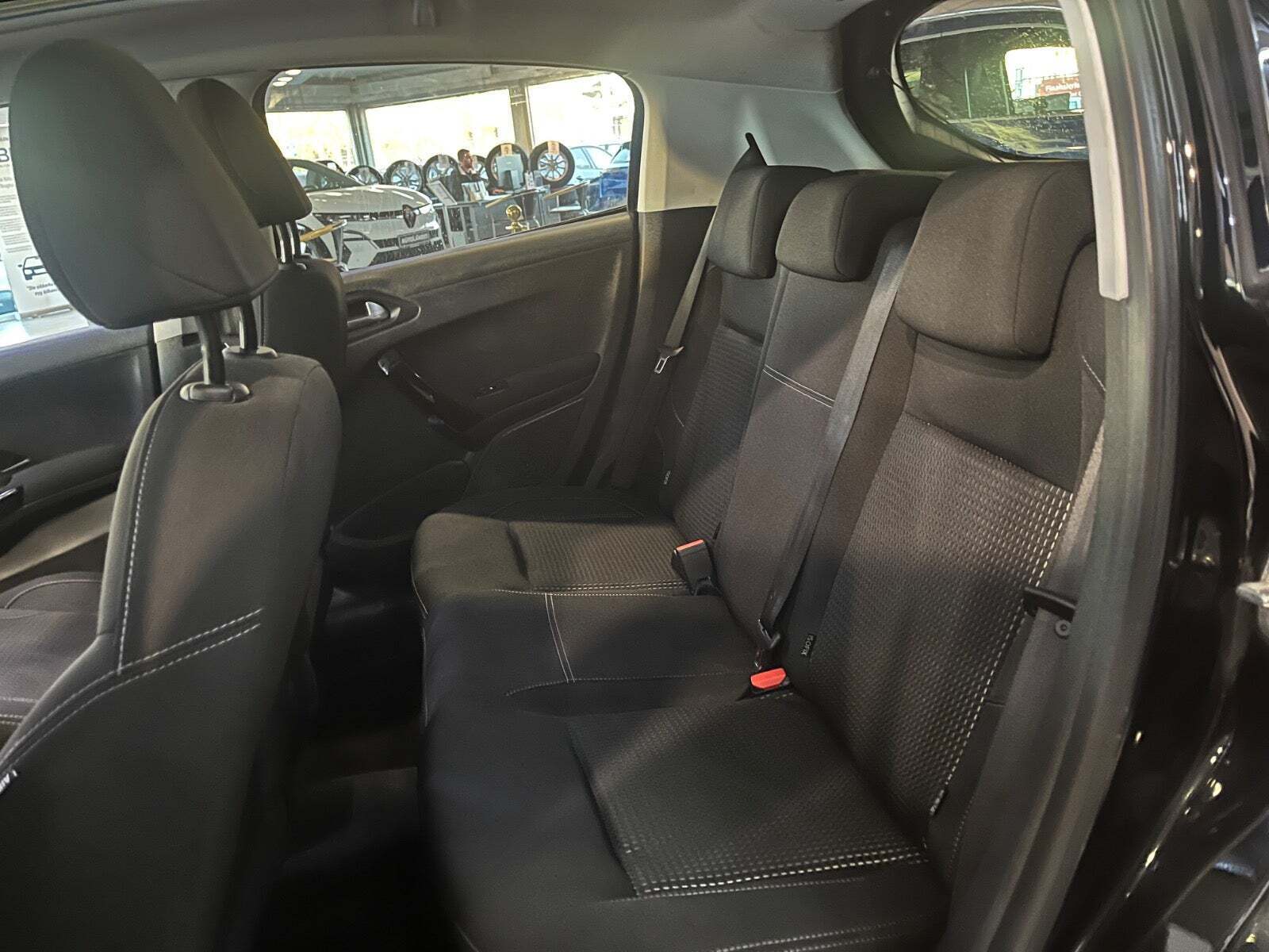 Sort Peugeot 208 fra 2019