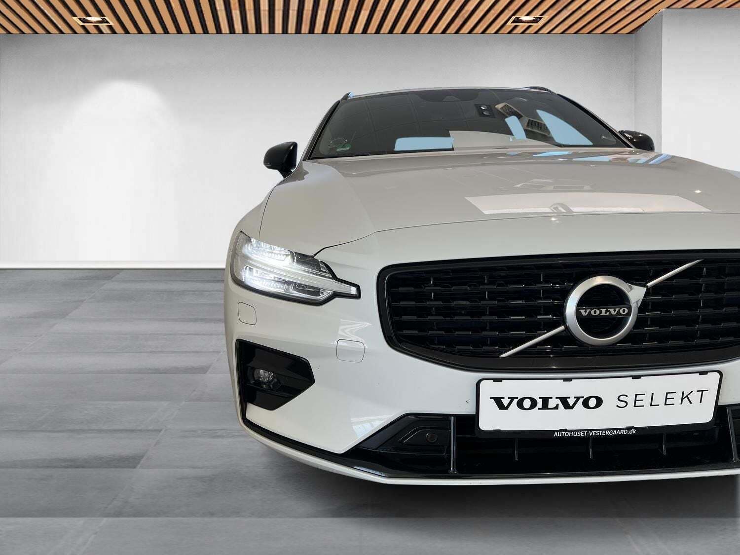 Hvid Volvo V60 fra 2020