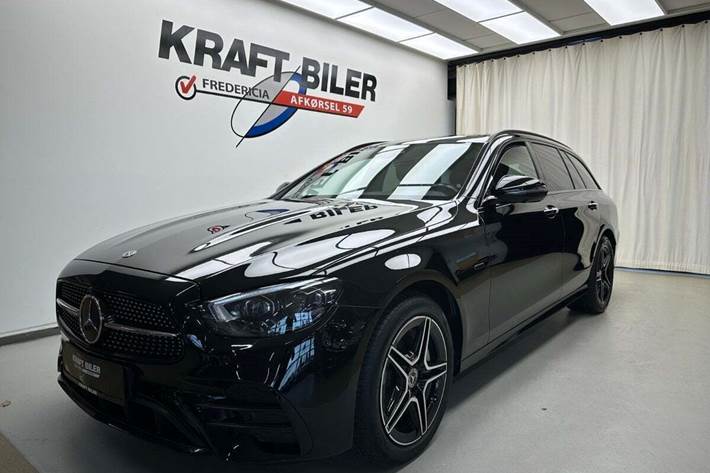 Sort Mercedes E300 de fra 2021 set udefra