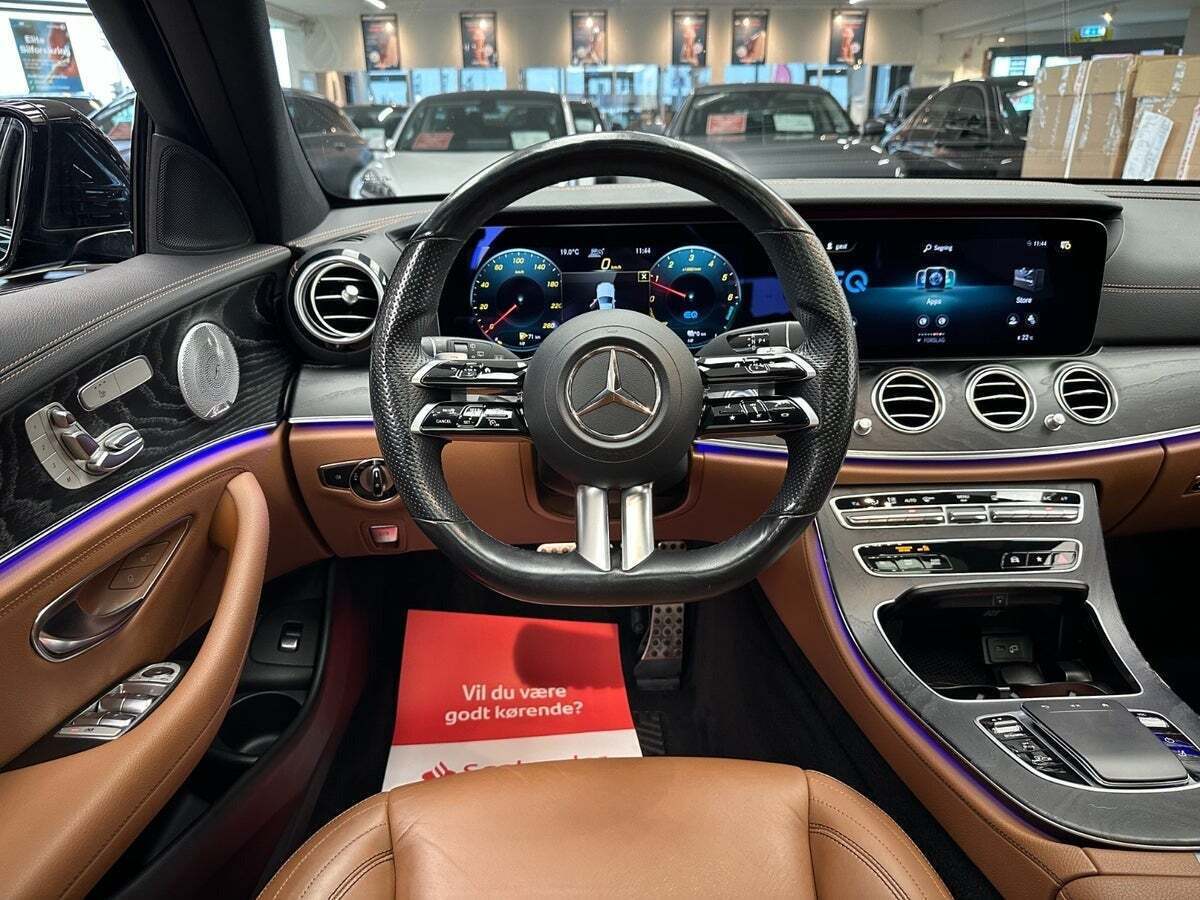 Sort Mercedes E300 de fra 2021