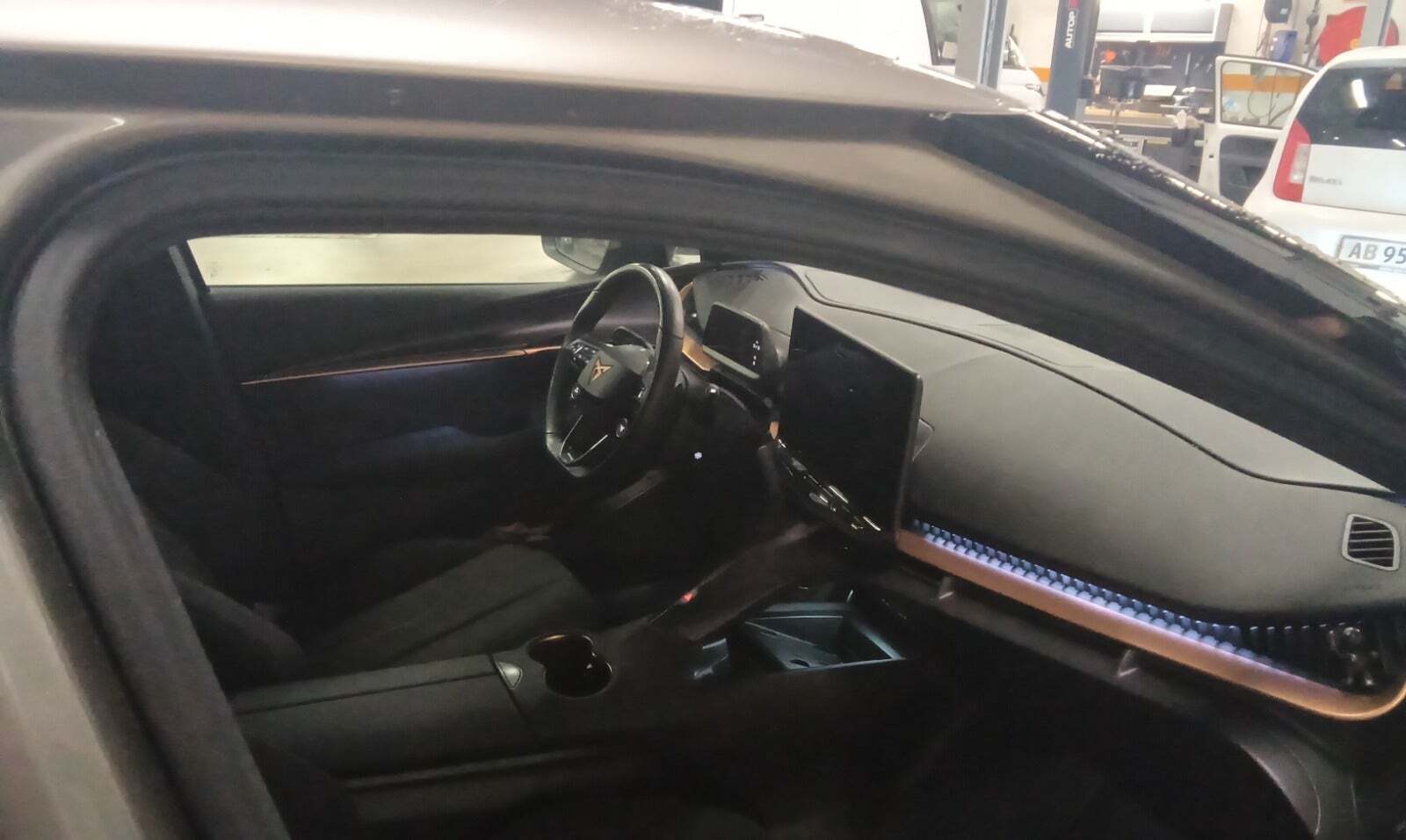 Cupra Tavascan 77 Endurance Business