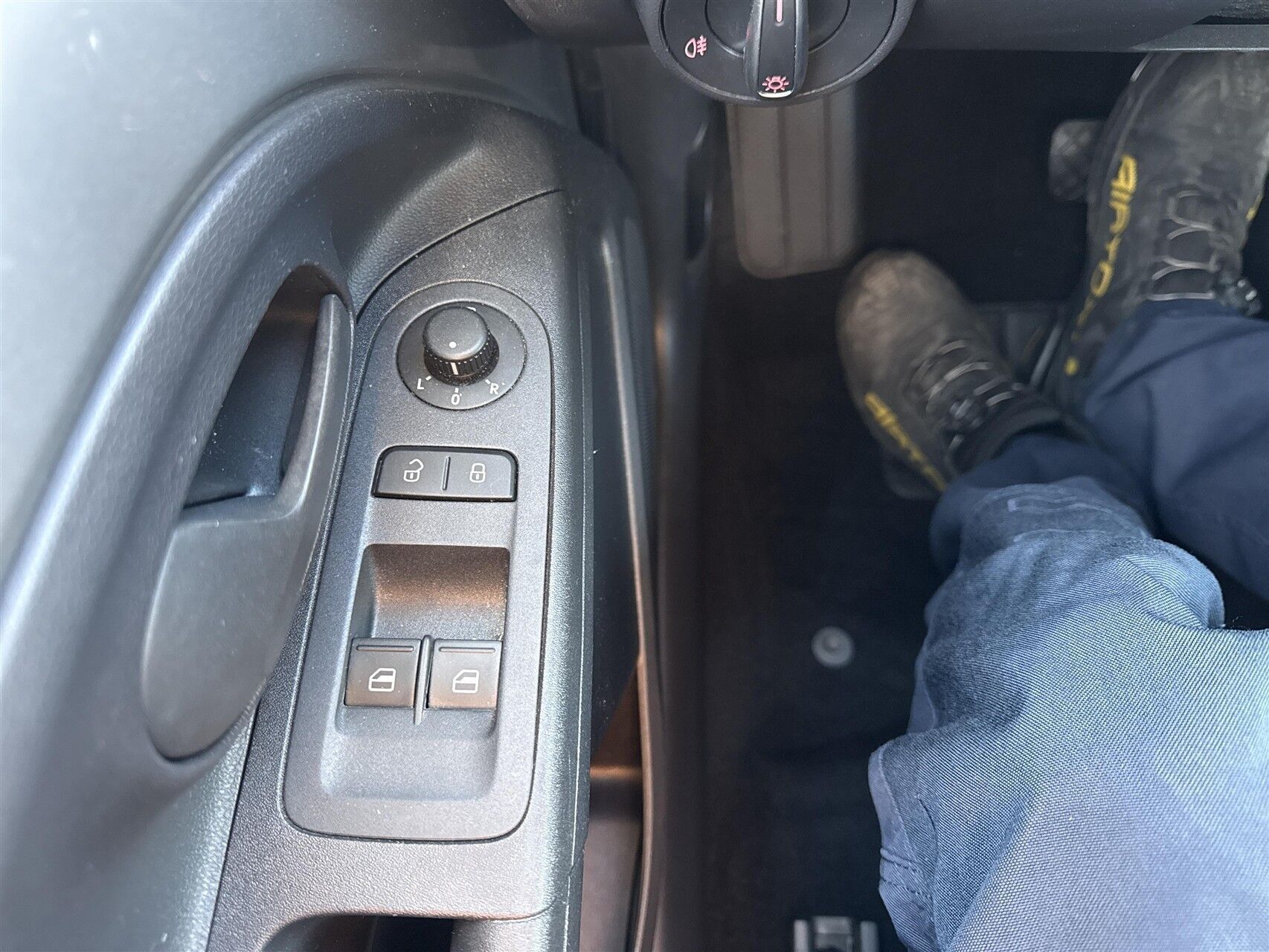 Grå VW e-up fra 2023