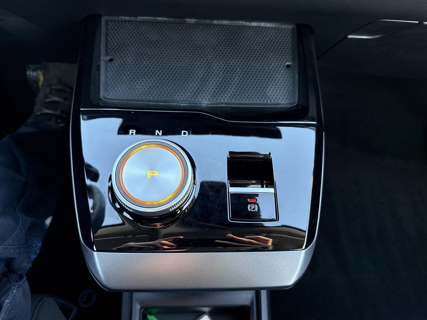 Grå MG MG4 Electric fra 2025