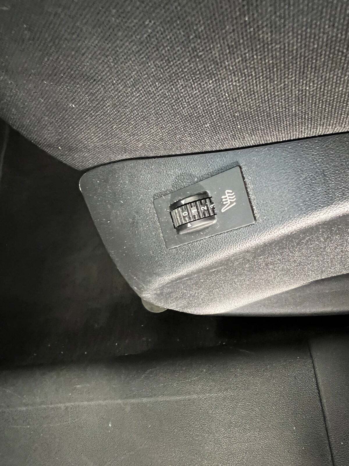 Orange Peugeot 208 fra 2014